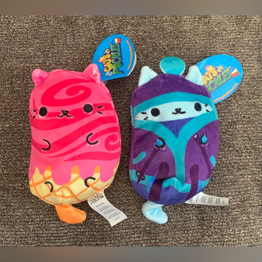 Cats vs Pickles NWT Set of two cats - 4 inches